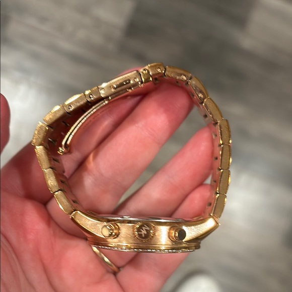 Michael Kors Rose Gold Women's Watch - Picture 3 of 7